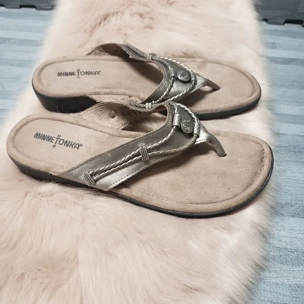 Minnetonka Silverthorne Leather Flip Flops